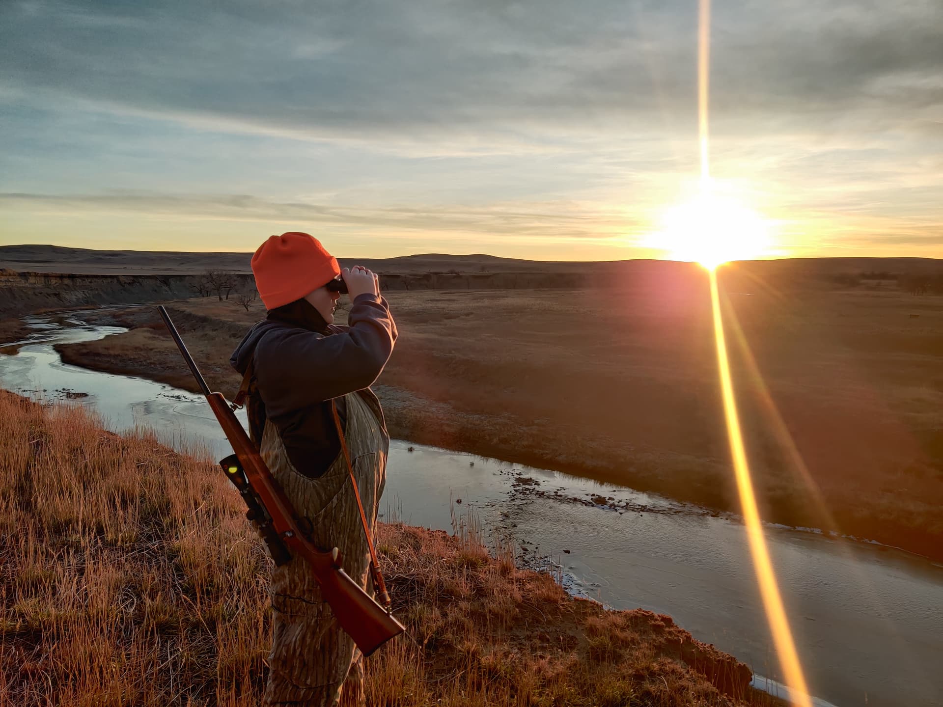 Choosing Hunting Binoculars: What Actually Matters